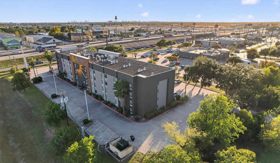 More Photos Of 5215 Interstate 10 E, Baytown Hotel For Sale