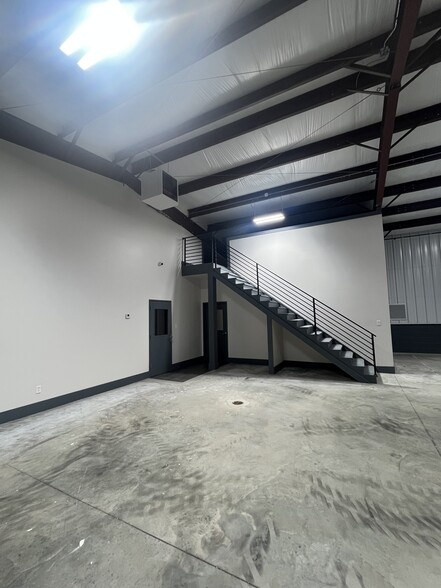 More Photos Of 2740 Old Austin Peay Hwy, Memphis Industrial For Lease