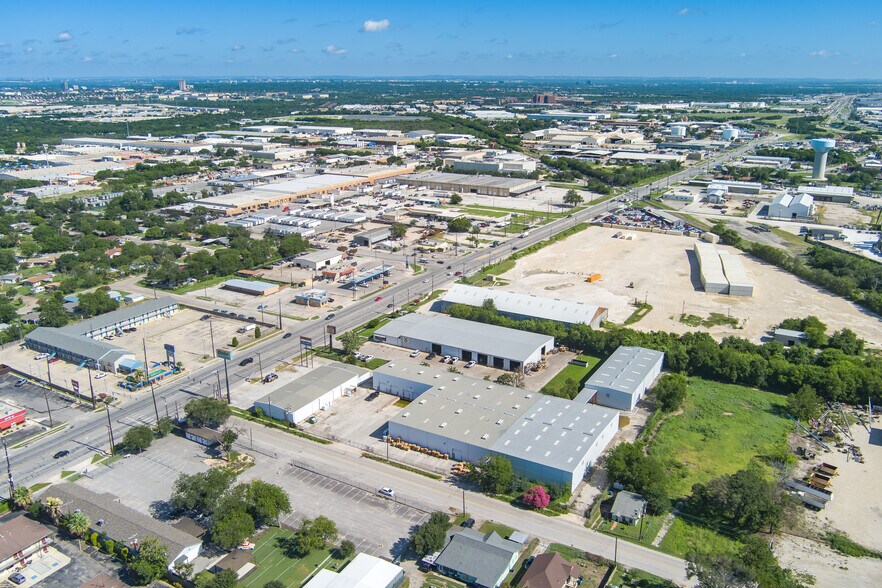 More Photos Of 204 N WW White Rd, San Antonio Distribution For Sale