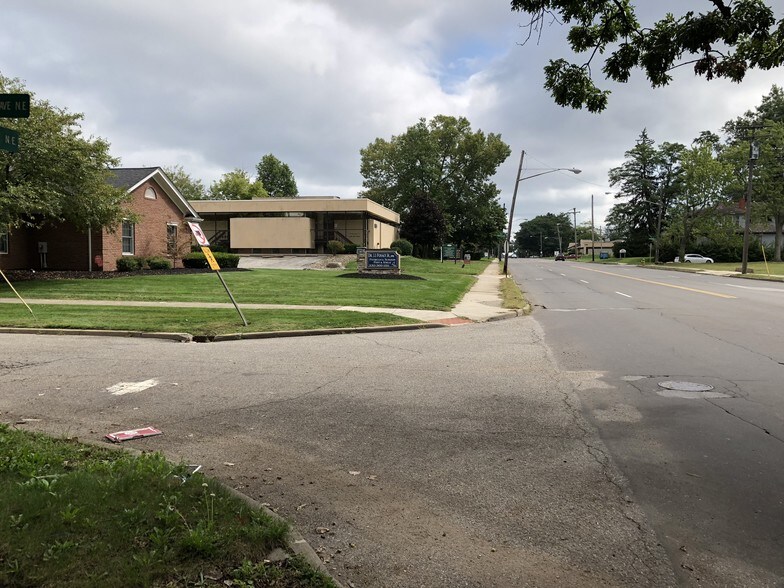 More Photos Of 1451 E Market St, Warren Medical For Sale