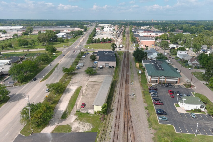 More Photos Of 111 S Lake St, Montgomery Service For Sale