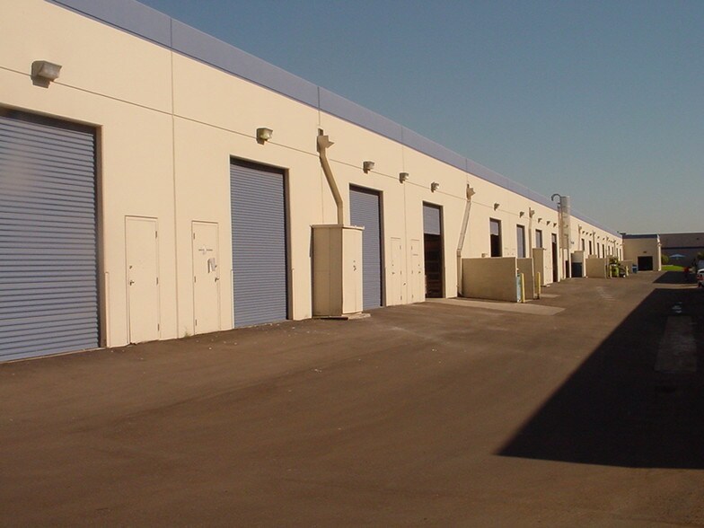 More Photos Of 3901-3911 W Van Buren St, Phoenix Warehouse For Lease