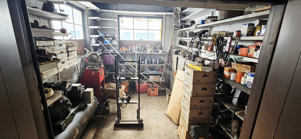 More Photos Of 565 Charcoal Rd, Stamford Warehouse For Sale