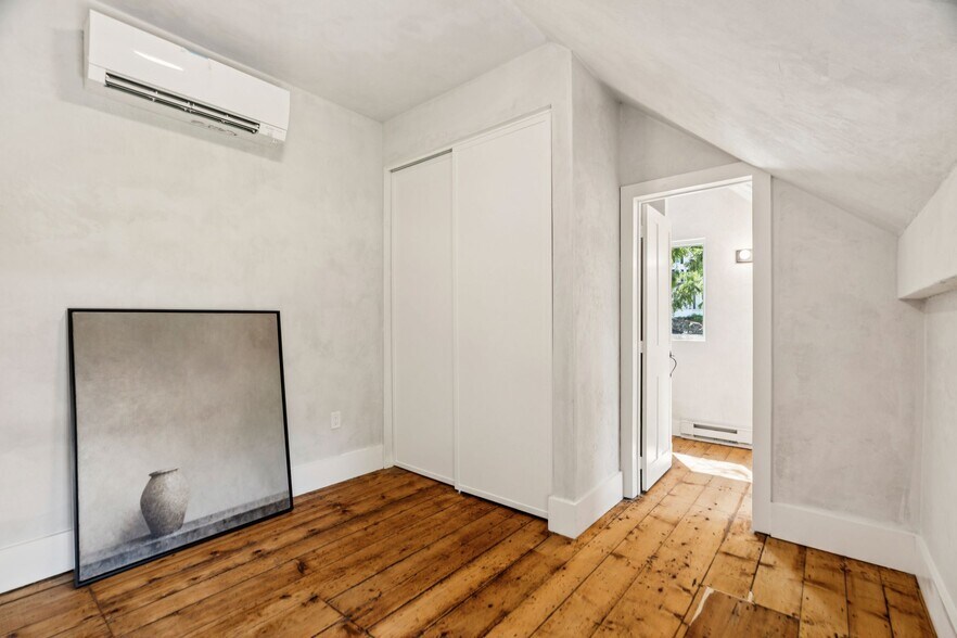 More Photos Of 26 Central St, Woodstock General Retail For Sale