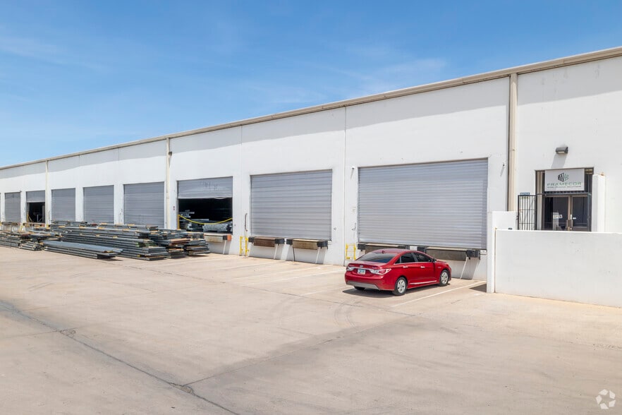 More Photos Of 1315 E Gibson Ln, Phoenix Warehouse For Lease