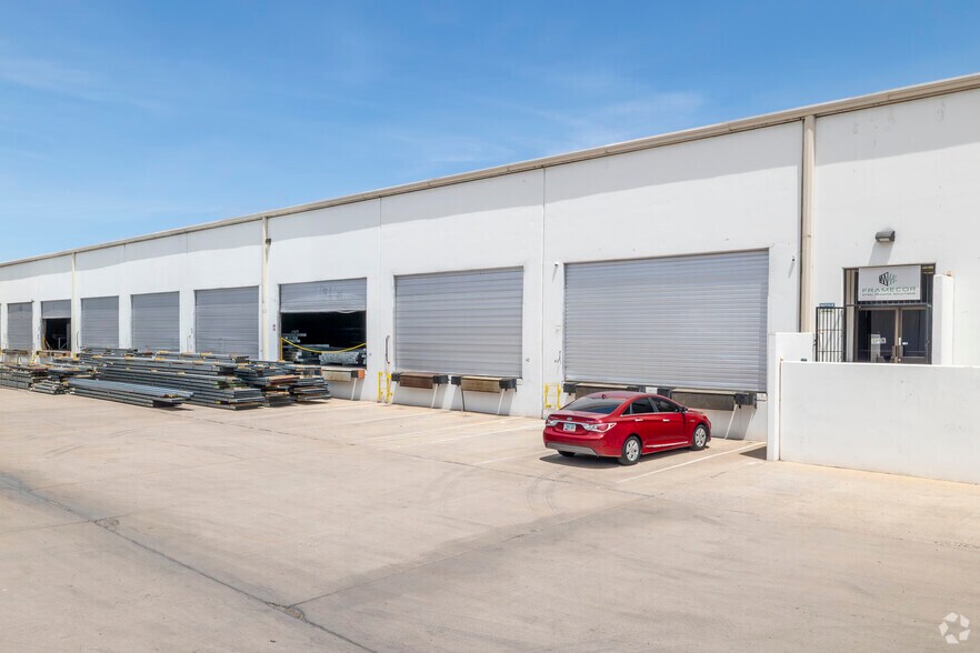 More Photos Of 1315 E Gibson Ln, Phoenix Warehouse For Lease