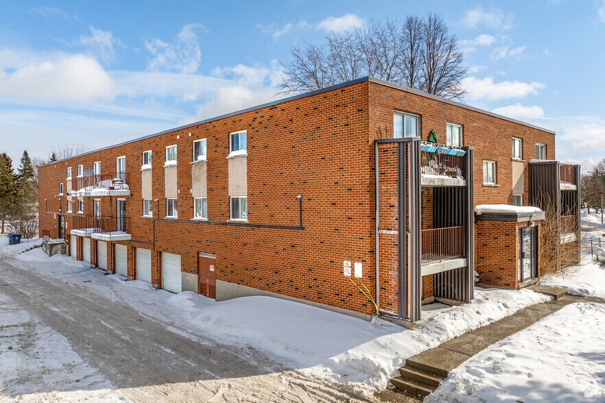 Primary Photo Of 112 Breckenridge Dr, Kitchener Apartments For Sale