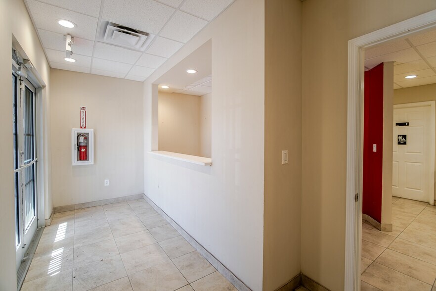More Photos Of 1015 NW 72nd St, Miami Warehouse For Sale