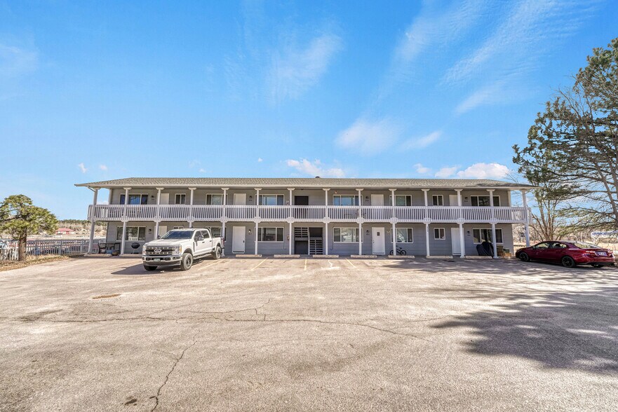 More Photos Of 490 E Elm St, Elizabeth Apartments For Sale