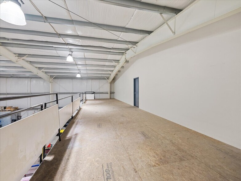 More Photos Of 2545 Aerial Way SE, Salem Warehouse For Sale