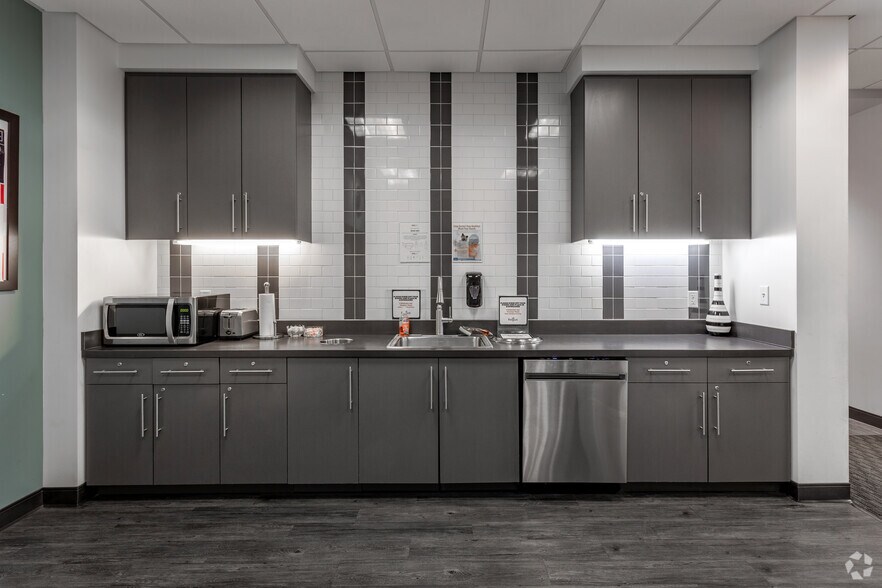 More Photos Of 2355 Highway 36 W, Roseville Coworking Space