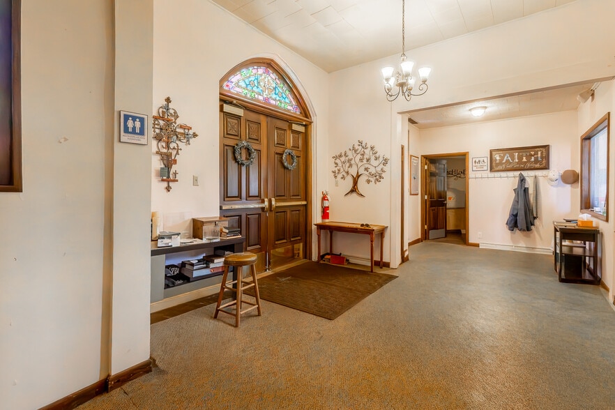 More Photos Of 309 N Broad St, Grove City Religious Facility For Sale