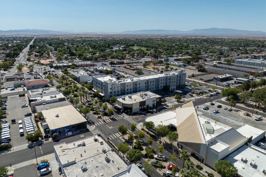 More Photos Of 843 W Lancaster Blvd, Lancaster Bank For Lease