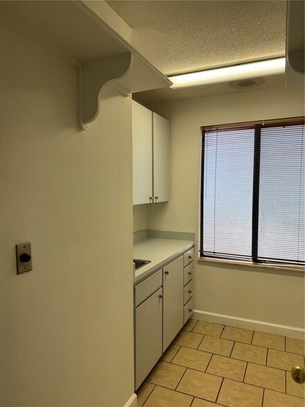 More Photos Of 17 NW 33rd Ct, Gainesville Office For Lease