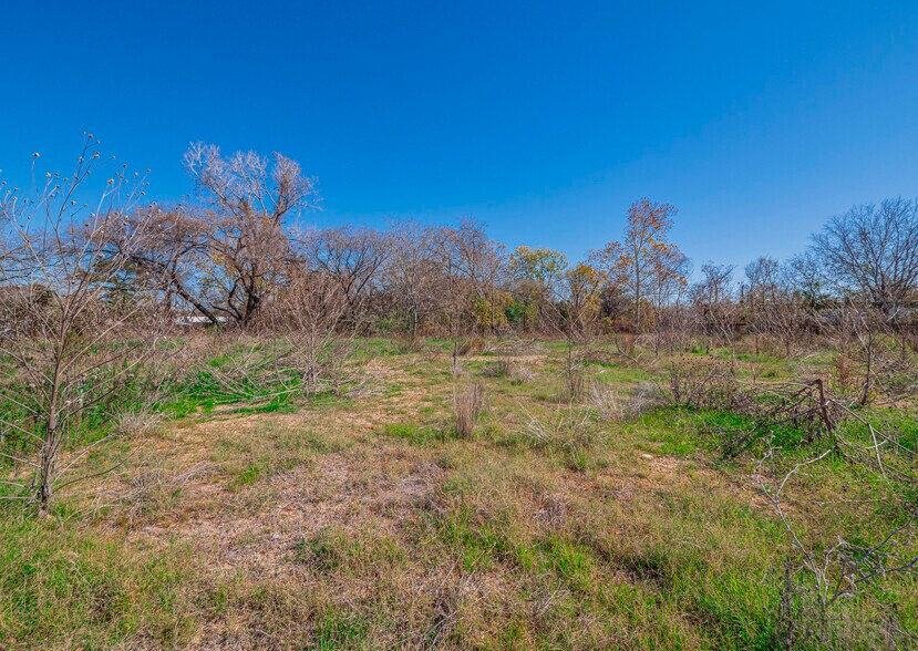 More Photos Of 1561 Pierce Street, Luling Land For Sale