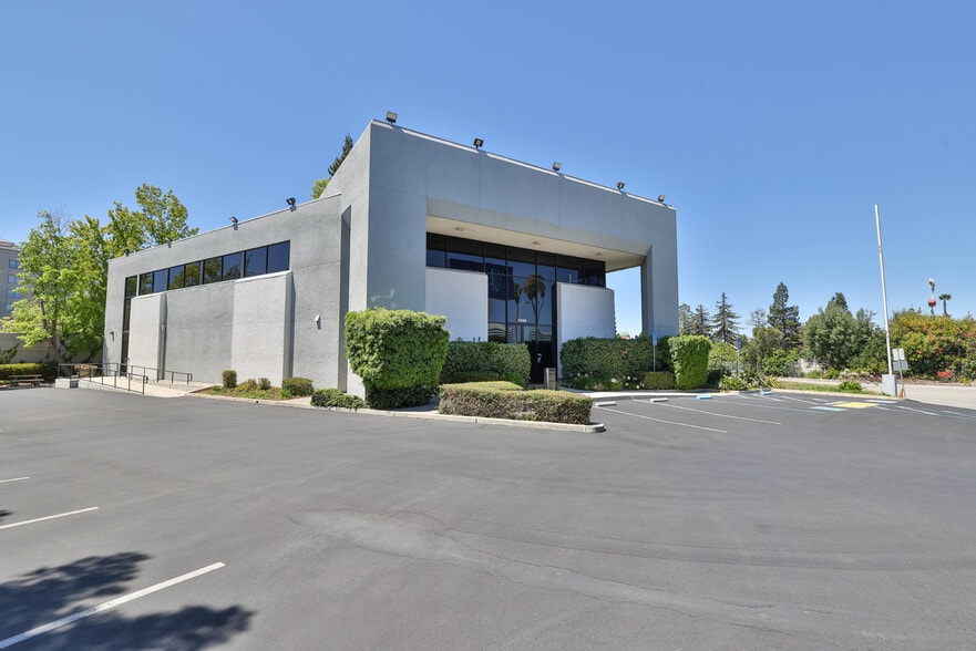 More Photos Of 3000 Lakeside Dr, Santa Clara Office For Lease