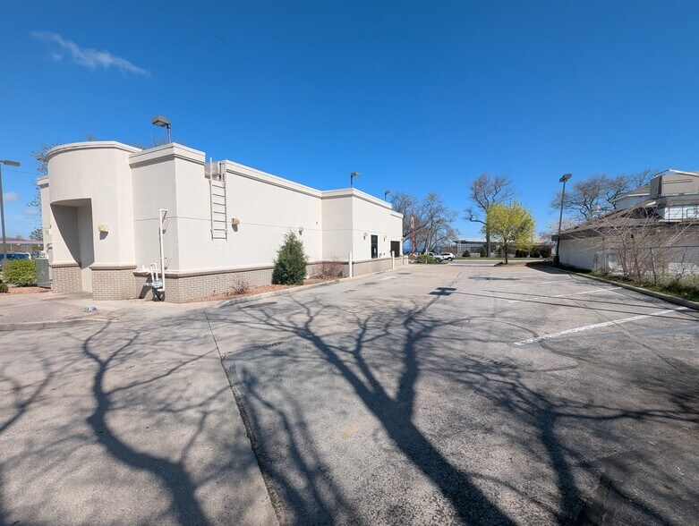 More Photos Of 816 E Front St, Traverse City Fast Food For Lease