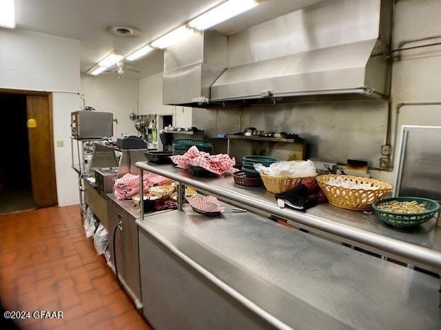 More Photos Of 903 Park St W, Park River Hotel For Sale