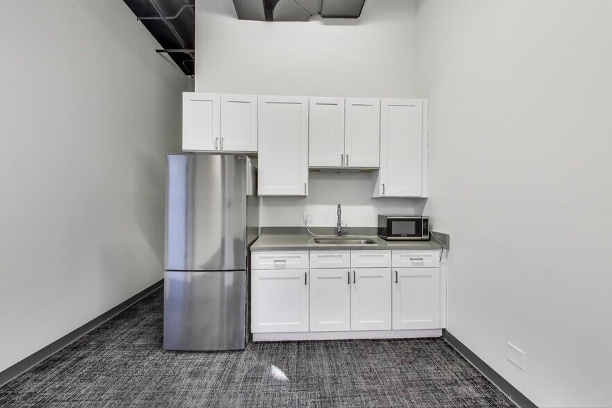 More Photos Of 400-420 N May St, Chicago Loft Creative Space For Lease