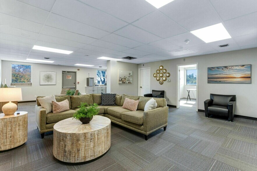 More Photos Of 2140 S Holly St, Denver Office For Lease