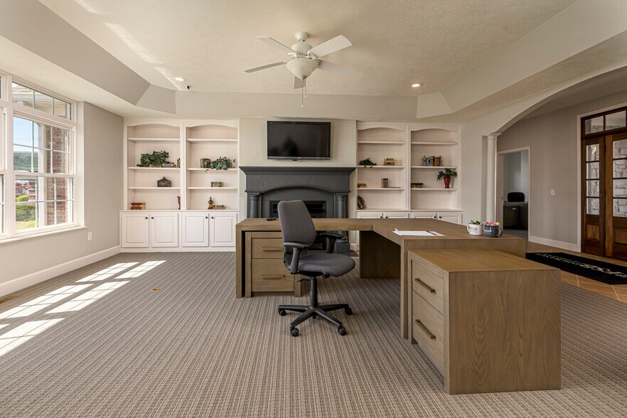 More Photos Of 2801 17th St, Marion Medical For Sale