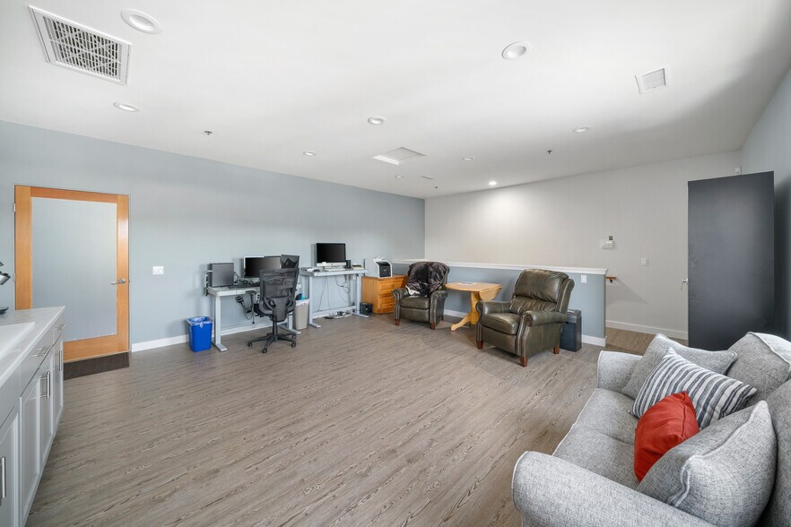 More Photos Of 1400 Railroad St, Paso Robles Office For Lease