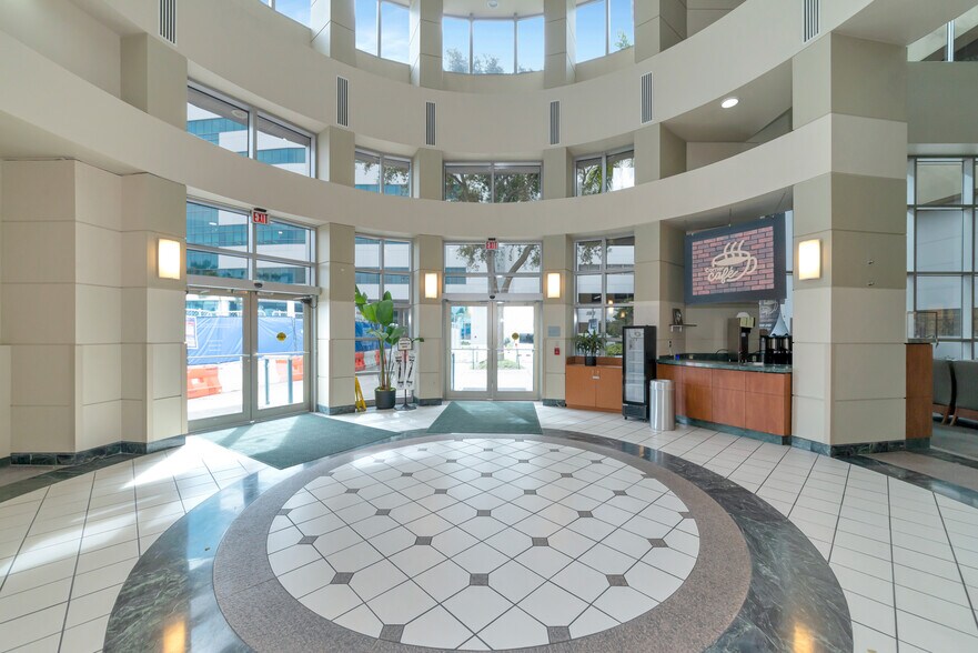 More Photos Of 1921 Waldemere St, Sarasota Medical For Lease