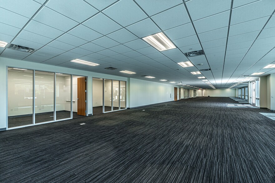 More Photos Of 8990 W Glendale Ave, Glendale Office For Sale