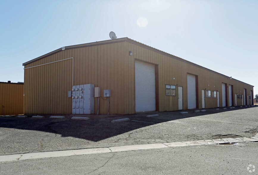 More Photos Of 17320 A Eucalyptus St, Hesperia Unknown For Lease