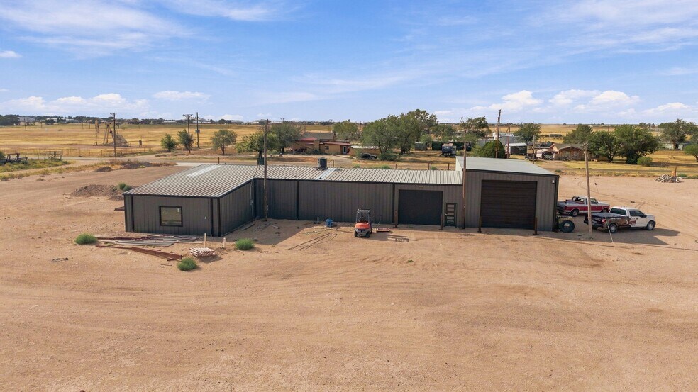 More Photos Of 1801 13th St, Levelland Light Distribution For Sale