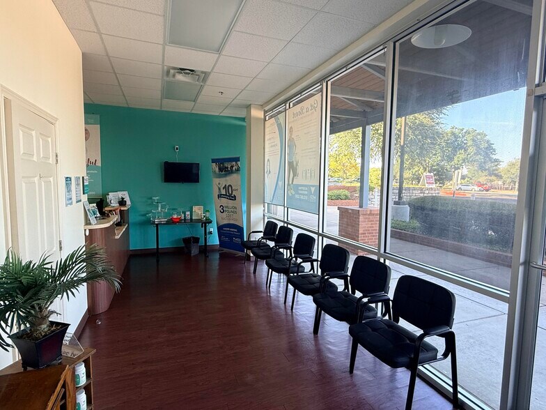 More Photos Of 13359 N Highway 183, Austin Storefront For Lease