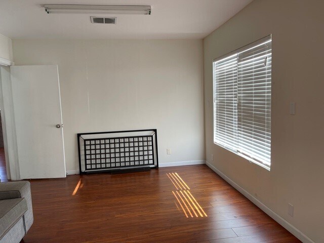 More Photos Of 1017-1019 S La Brea Ave, Los Angeles Medical For Lease