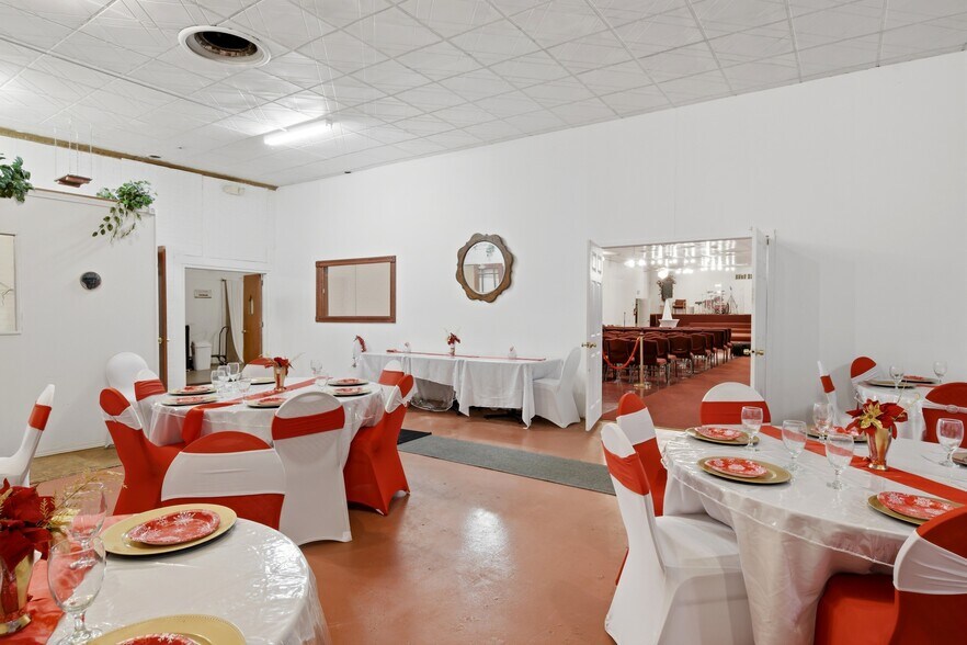 More Photos Of 1505 W 63rd St, Chicago General Retail For Sale