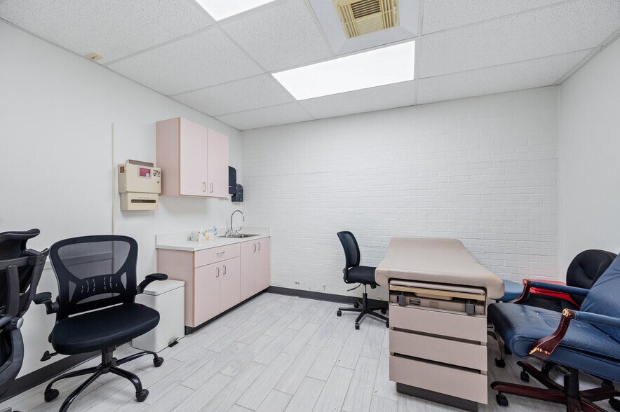 More Photos Of 3339 Fairview St, Pasadena Medical For Lease