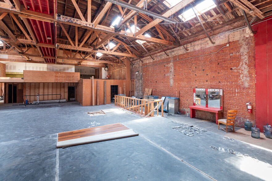 More Photos Of 5253 W Adams Blvd, Los Angeles Storefront Retail Office For Lease