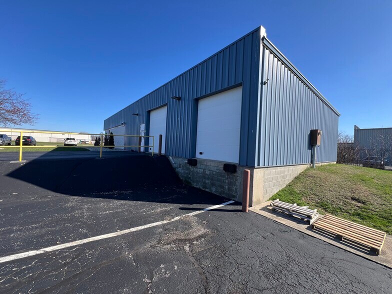 More Photos Of 4055 Championship Dr, Indianapolis Warehouse For Lease