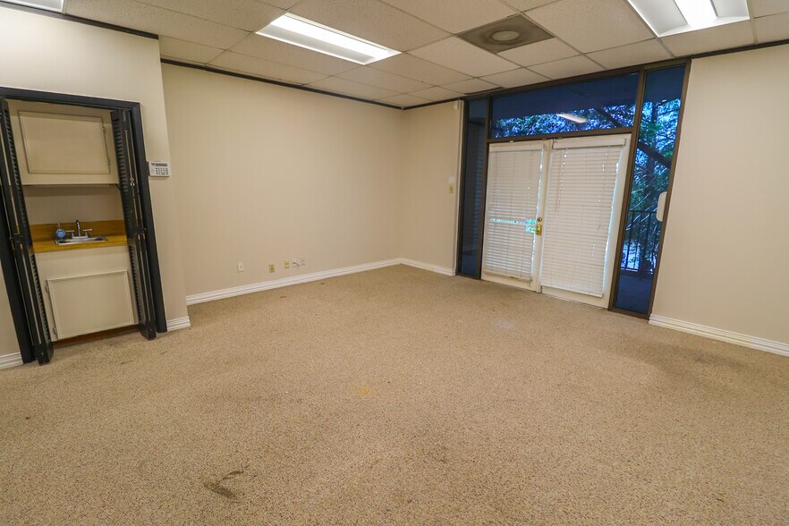 More Photos Of 13131 Champions Dr, Houston Medical For Lease