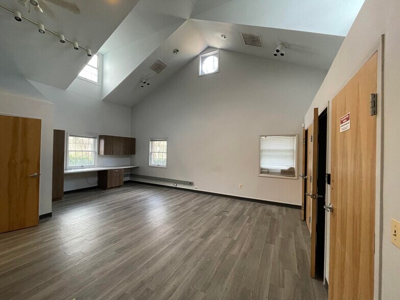 More Photos Of 11325 Pembrooke Sq, Waldorf Medical For Sale