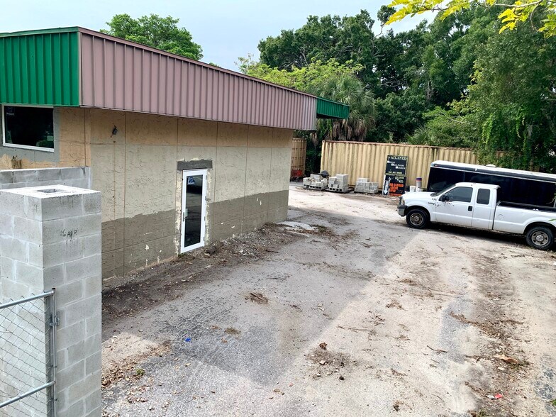 More Photos Of 575 N Washington Blvd, Sarasota Freestanding For Sale