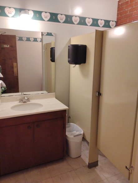 More Photos Of 906 Elm St, Coffeyville Religious Facility For Sale