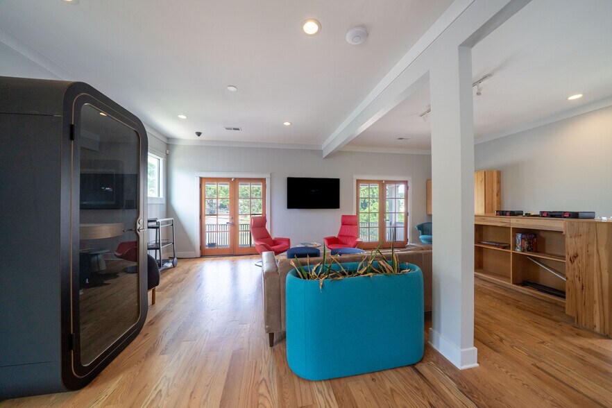 More Photos Of 152 N Tucker St, Memphis Loft Creative Space For Sale