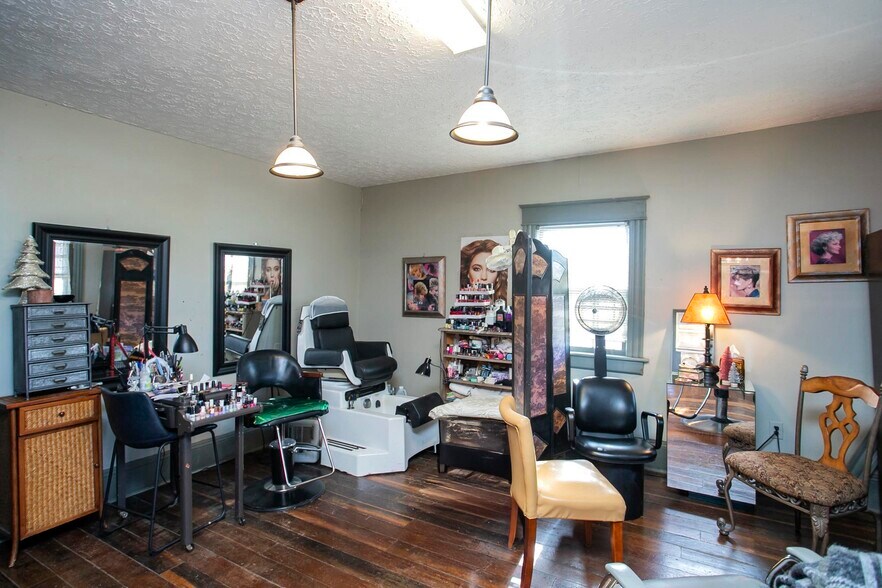 More Photos Of 1119 S Main St, Columbia Flex For Sale