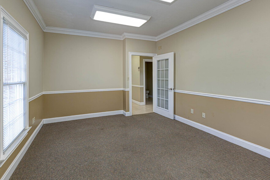 More Photos Of 5050 Warm Springs Rd, Columbus Office For Sale