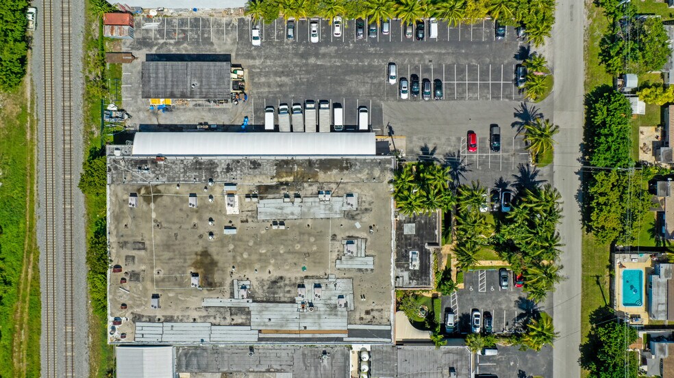 More Photos Of 4351 NE 12th Ter, Oakland Park Restaurant For Lease