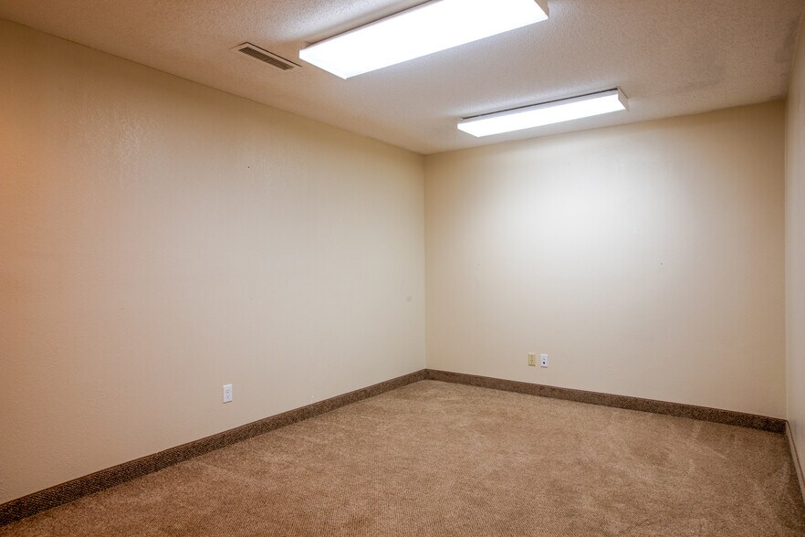 More Photos Of 1411 W Dakota Pkwy, Williston Office For Lease