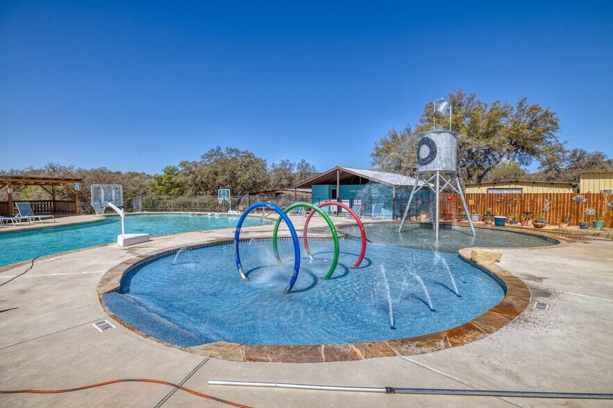 More Photos Of 49 Encino Dr, Concan Convenience Store For Sale