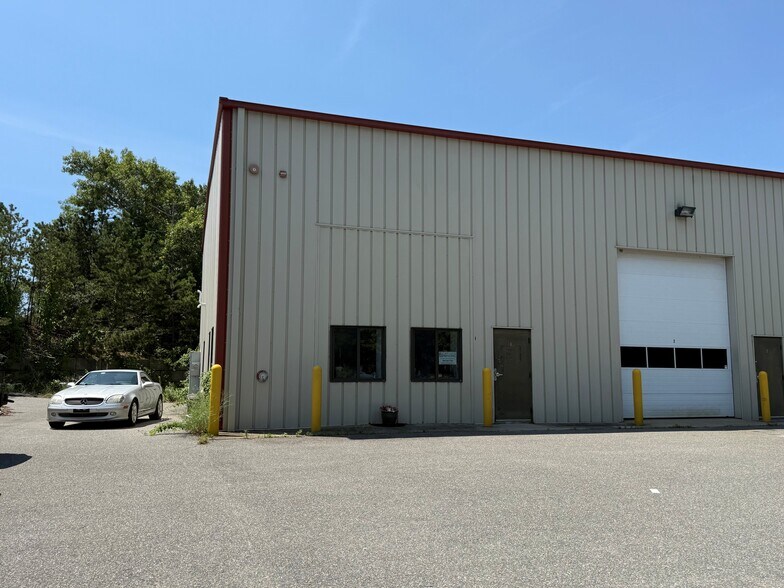 More Photos Of 4 Crane Cir, Cataumet Warehouse For Sale