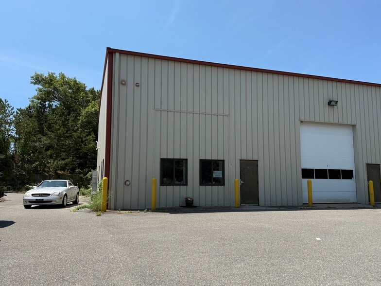 More Photos Of 4 Crane Cir, Cataumet Warehouse For Sale