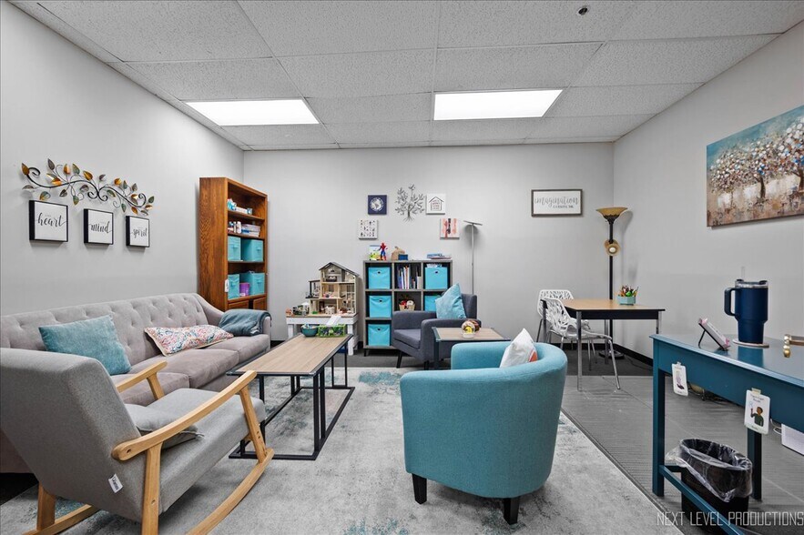 More Photos Of 850 W Bartlett Rd, Bartlett Medical For Sale