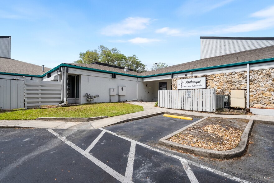 More Photos Of 2441 NW 43rd St, Gainesville Storefront For Sale